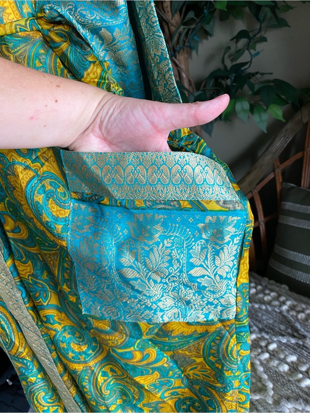 India Silk Handmade Robe - Picture 6 of 10